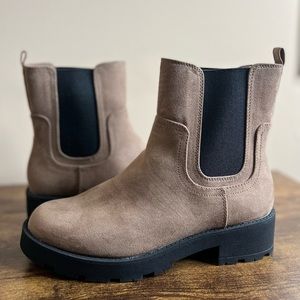Size 9, Old Navy, Taupe, Faux-Suede Chelsea Boots